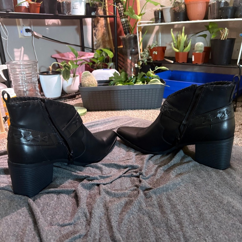 Frye and Co Black Paloma Western Ankle Booties Women's 11M Leather Pointed Toe - Picture 3 of 9